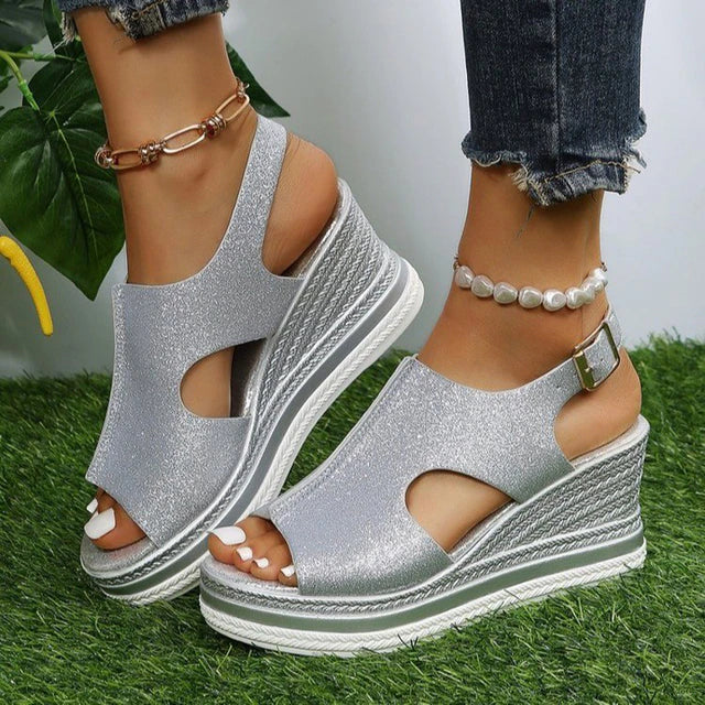 Maeve – Entspannte Keilsandalen