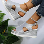 Maeve – Entspannte Keilsandalen