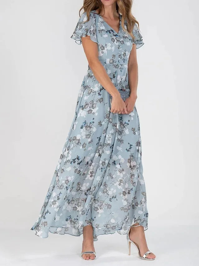Glamouröses Kleid, das den Bauch bedeckt