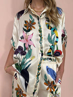 Nika | Resort Vibes Satin einzigartiges Druck-Shirt und Hosen-Set Fit